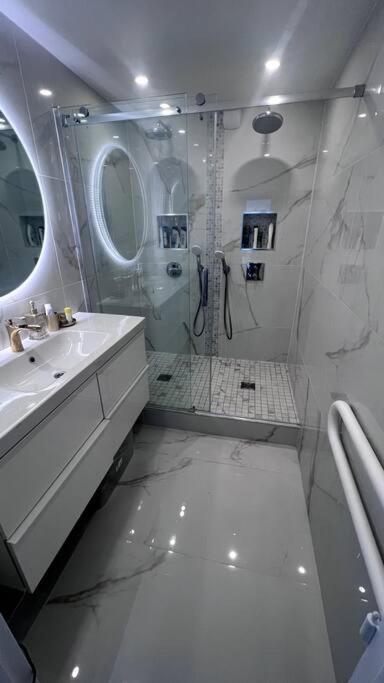 Nice Apartment With Amazing View Of Paris + Parking Экстерьер фото